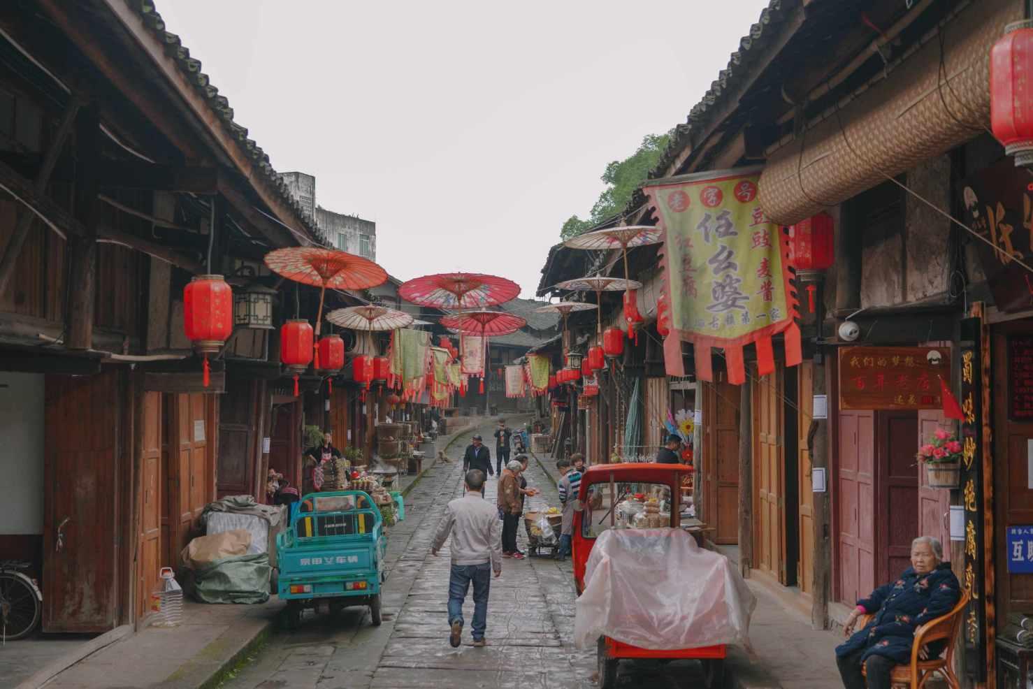 黄雅莉孕中期随夫游欧洲，幸福称被老公宠成皇太后，王皓撞脸玄彬
